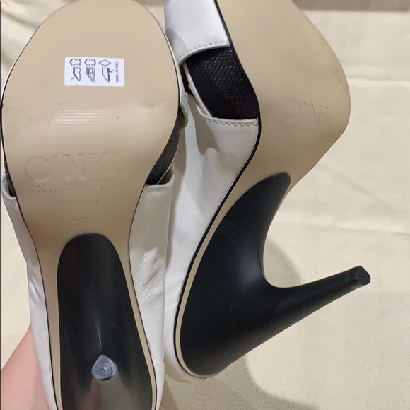 CNC CoSTUME NATIONAL white leather ankle booties - Picture 8 of 8